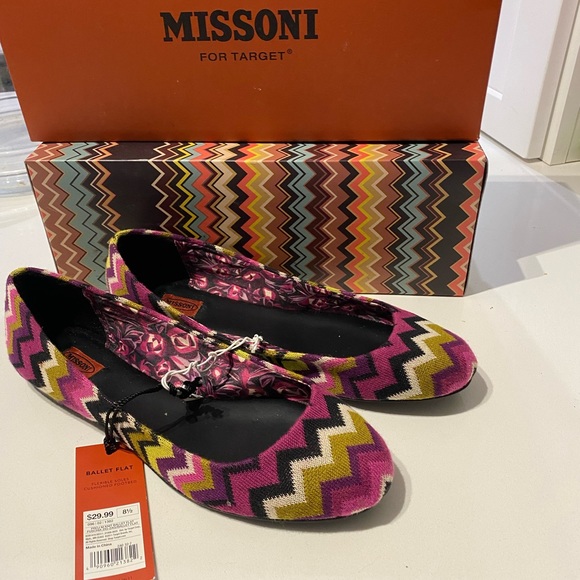 New with tag and box. Released in 2011! - Picture 5 of 6